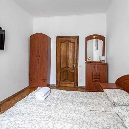 Next To Opera Apartment Львов Экстерьер фото