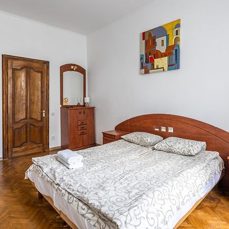 Next To Opera Apartment Львов Экстерьер фото
