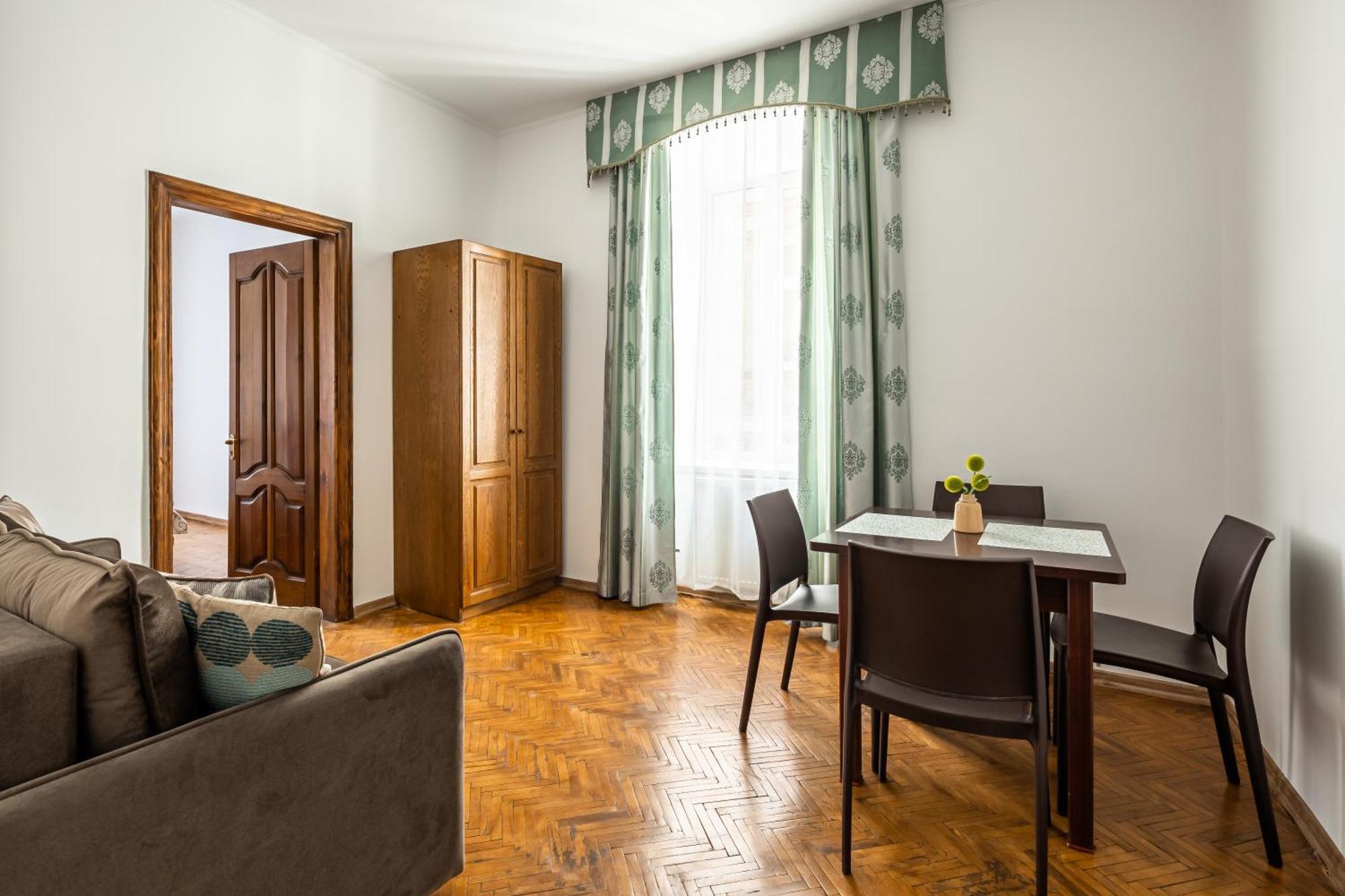 Next To Opera Apartment Львов Экстерьер фото